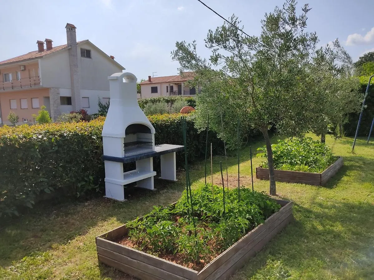 Two-Bedroom Countryside Apartment Marčana