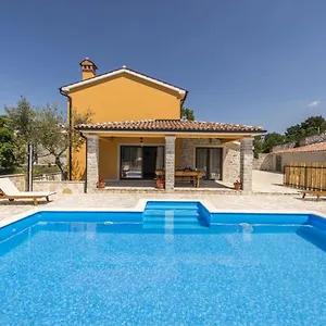 Spacious Four-bedroom Marija Klostar